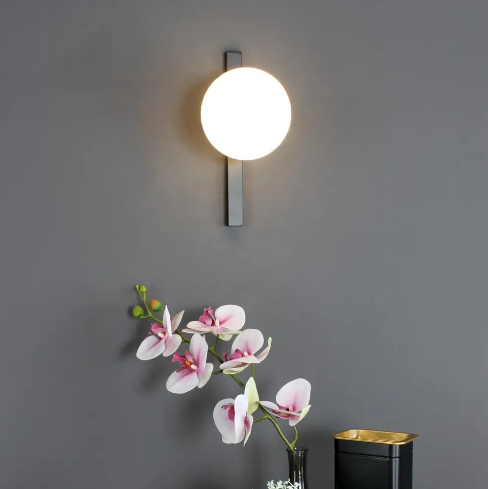 Pluto vegglampe, 1 lyskilde, svart/hvit, bryter