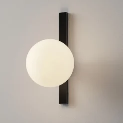 Pluto vegglampe, 1 lyskilde, svart/hvit, bryter