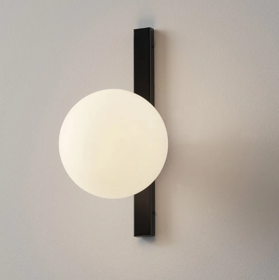 Pluto vegglampe, 1 lyskilde, svart/hvit, bryter