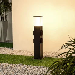 Prios Ayanis sokkellampe med 4 stikkontakter