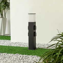 Prios Ayanis sokkellampe med 4 stikkontakter