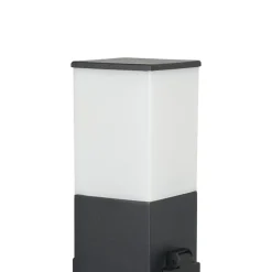 Prios Ayanis sokkellampe med 2 stikkontakter