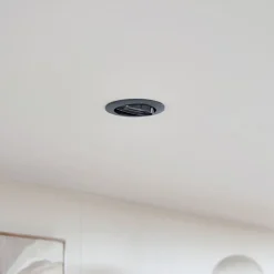 Prios innfelt taklampe Fibur, mørk grå, aluminium, Ø 8,2 cm