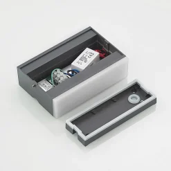 Prios Itarion utendørs LED-vegglampe, opalhvit skjerm