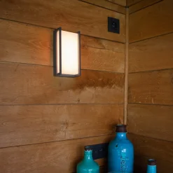 Qubo utendørs LED-vegglampe, RGBW, smart