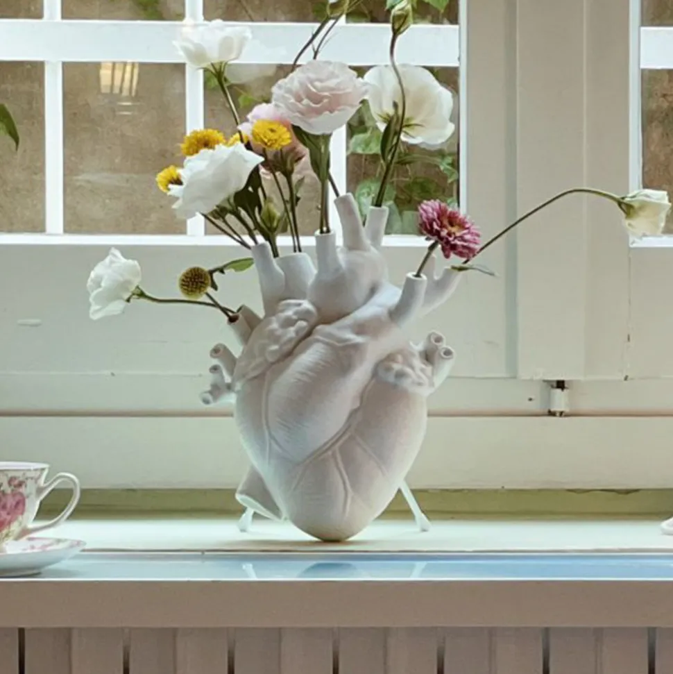 SELETTI Love in Bloom vase, hvit, hjerteformet, porselen