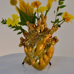 SELETTI Love in Bloom-vase, gullfarget, hjerteformet, porselen