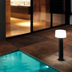 Sokkellampe Muffin med rilleformet skjerm, 55,9 cm