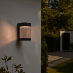 Solar utendørs vegglampe Coupar, svart, plast, IP44