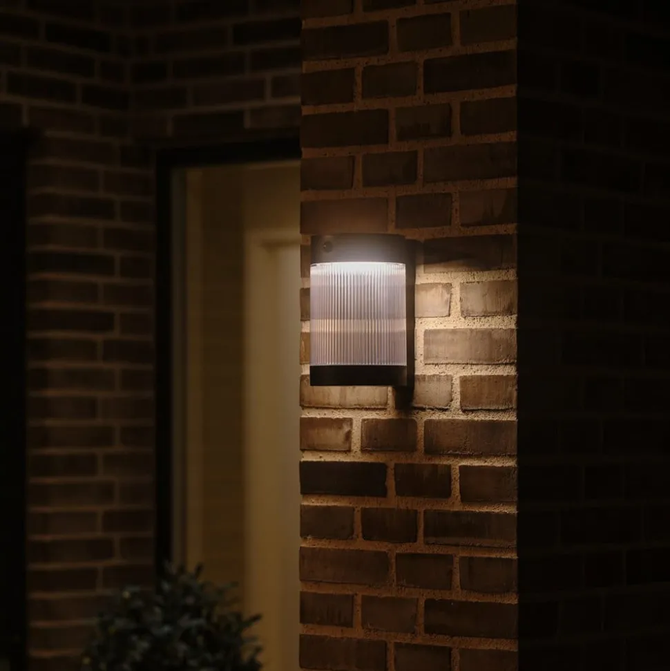 Solar utendørs vegglampe Coupar, svart, plast, IP44