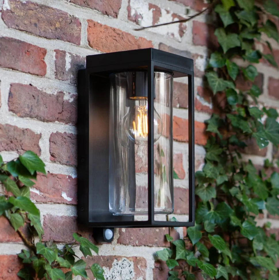 Solcellevegglampe Flair med sensor skjerm sentrert