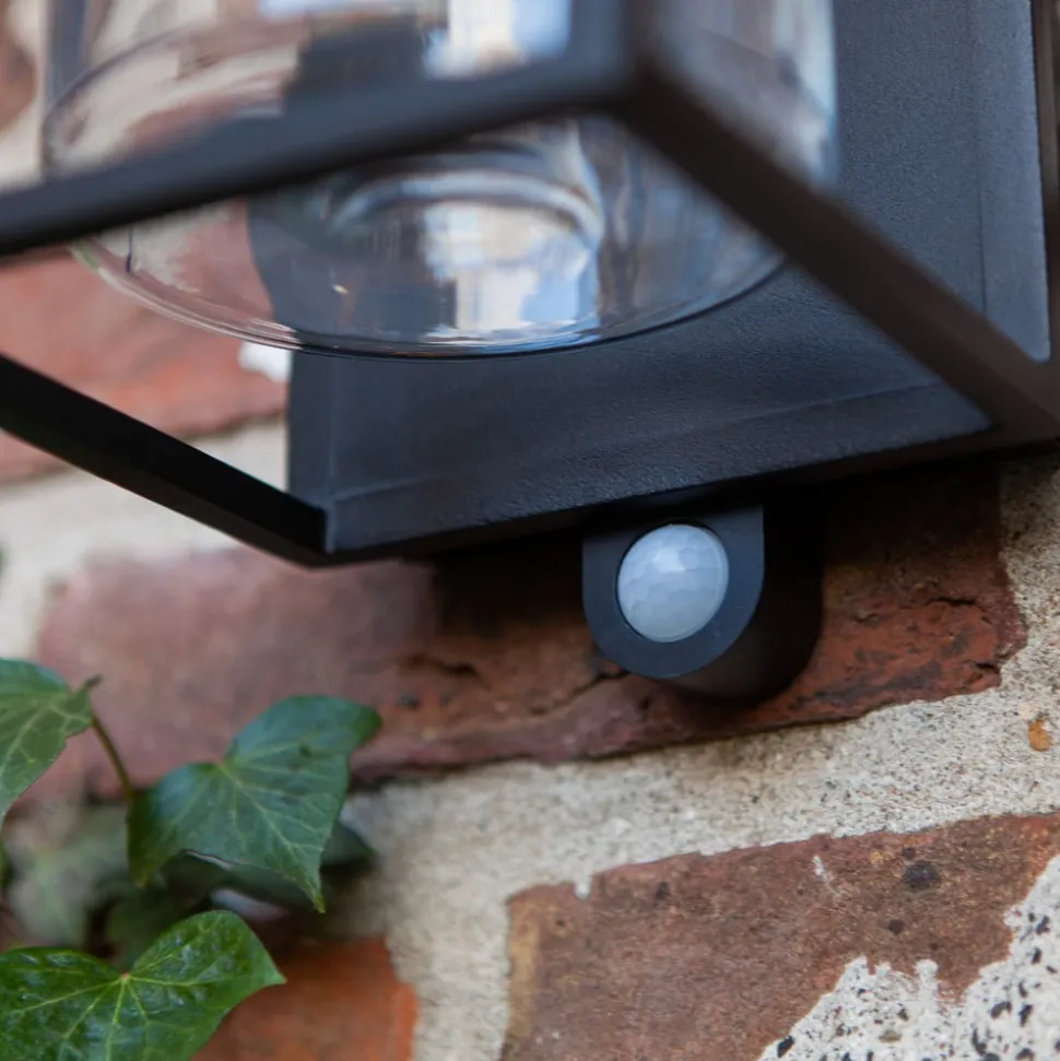 Solcellevegglampe Flair med sensor skjerm sentrert