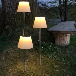 Solini LED-lampe med jordspyd, hvit/sølv, høyde 90 cm