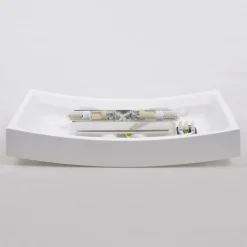 Svakt buet vegglampe Leander, malbar