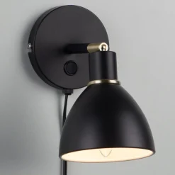 Svart vegglampe Ray med svingbar skjerm