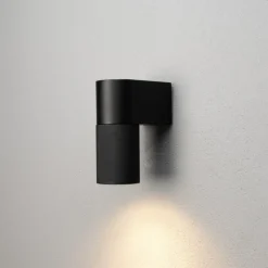 Temi utendørs vegglampe, svart, bredde 11 cm, aluminium