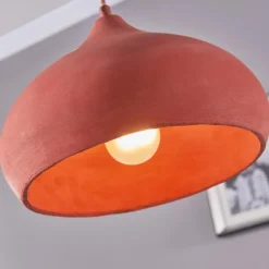 Terracotta-pendellampe Fiona i pen form