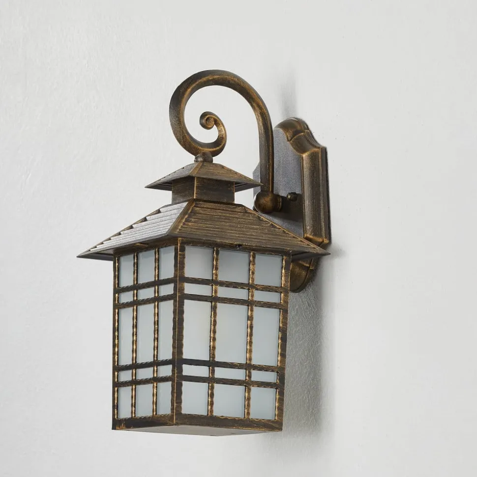 Tradisjonell utendørs vegglampe Ilka som lykt