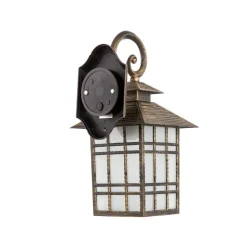 Tradisjonell utendørs vegglampe Ilka som lykt