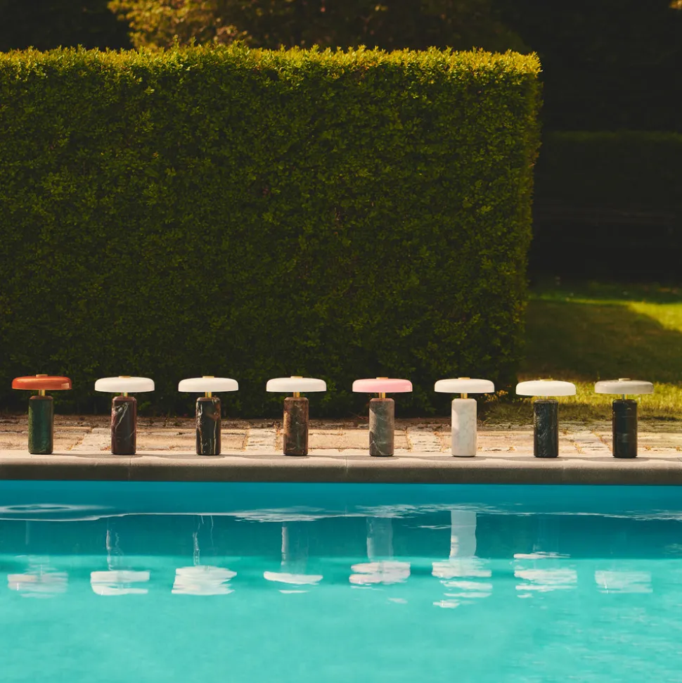 Trip LED oppladbar bordlampe, brun/hvit, marmor, glass, IP44