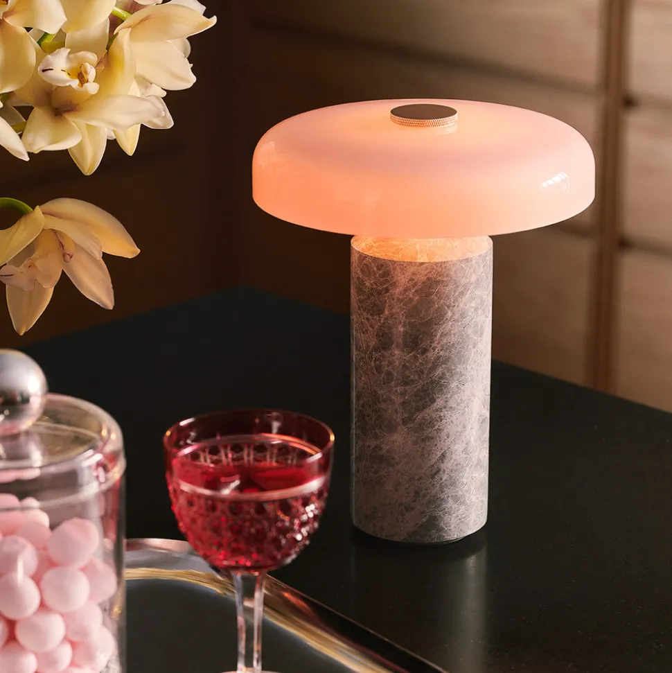Trip LED oppladbar bordlampe, grå/rosa, marmor, glass, IP44