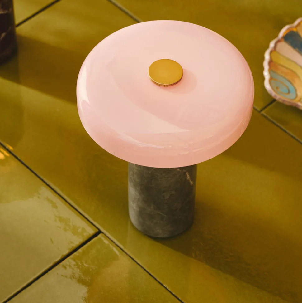 Trip LED oppladbar bordlampe, grå/rosa, marmor, glass, IP44