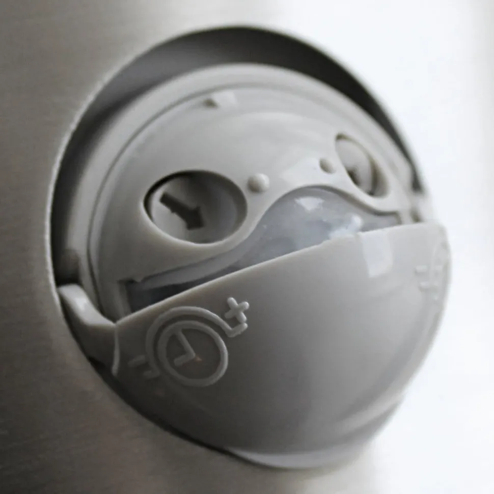 Ute LED-vegglampe Slim med bevegelsessensor IP44