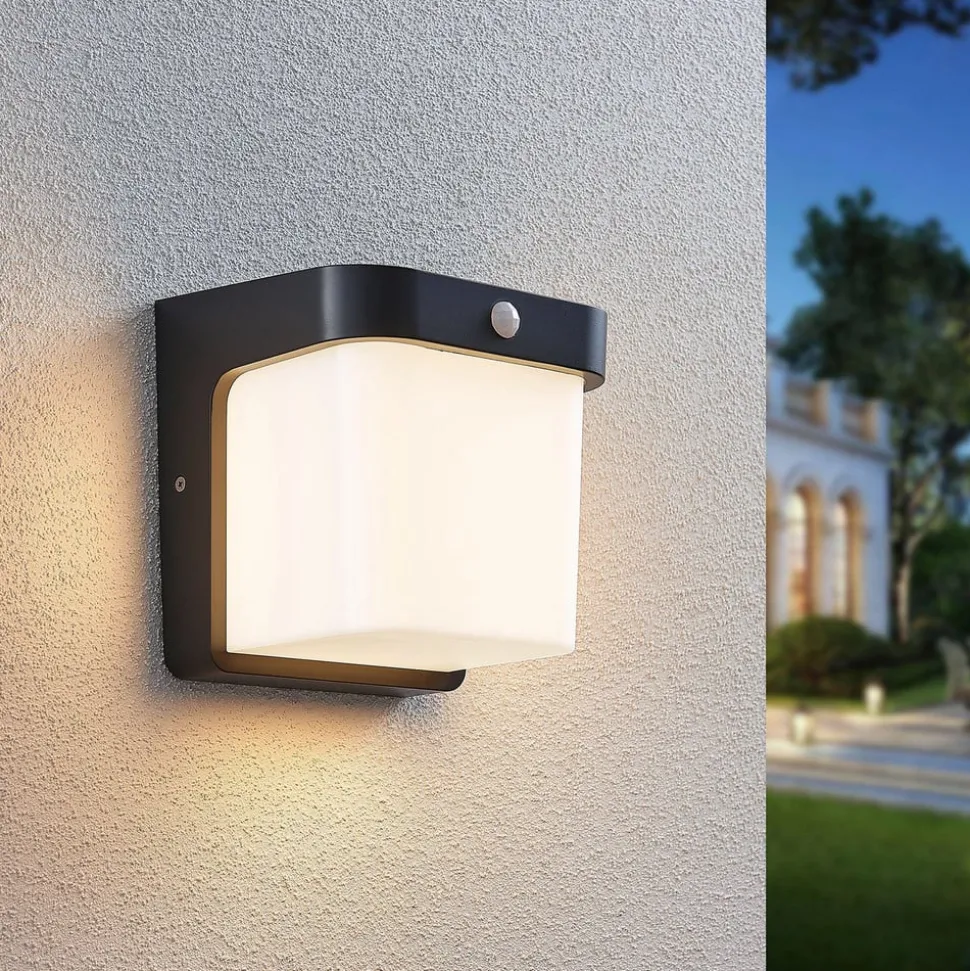 Utendørs LED-vegglampe Adenike med sensor