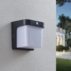 Utendørs LED-vegglampe Adenike med sensor