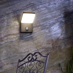 Utendørs LED-vegglampe med sensor Tucanae, grå, høyde 22 cm, IP54