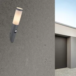 Utendørs vegglampe Boston, med sensor