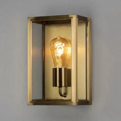 Utendørs vegglampe Carpi, messing, bredde 18cm