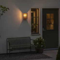 Utendørs vegglampe Carpi, messing, bredde 18cm