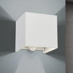 Utendørs vegglampe Cube-S, hvit, metall, bevegelsessensor