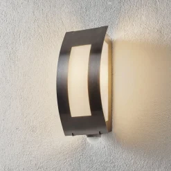 Utendørs vegglampe firkantet i stål med sensor