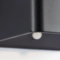 Utendørs vegglampe Iseo, svart, bredde 10 cm, sensor