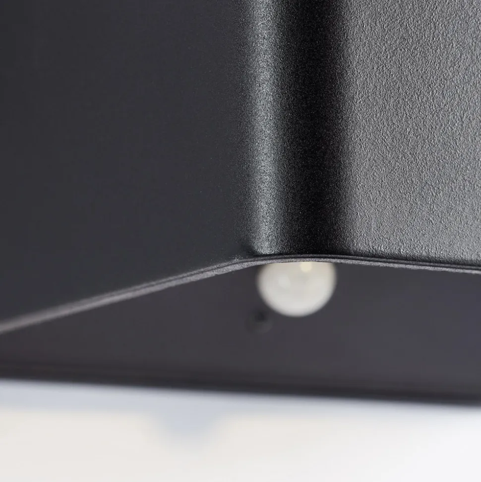 Utendørs vegglampe Iseo, svart, bredde 10 cm, sensor