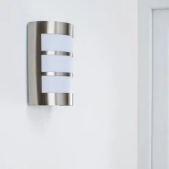 Utendørs vegglampe Kristian med striper, stål