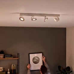 Varm belysning - LED takspot Clockwork