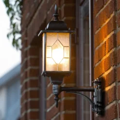 Vegghengt utelampe MILANO i svart/sølv, stående