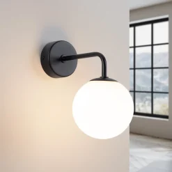 Vegglampe Astral, svart, utspring 22 cm, stål/glass