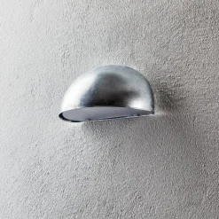 Vegglampe Bergen, halvsirkelformet, sølvgrå