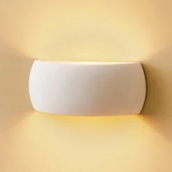 Vegglampe Curve opp/ned i hvit keramikk