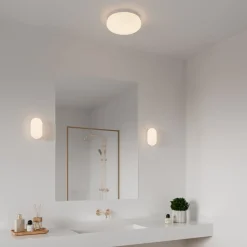 Vegglampe Foam i oval form med IP44, hvit