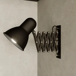 Vegglampe Harmony med skjærarm, svart