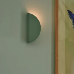 Vegglampe modell 2110, metall, grønn