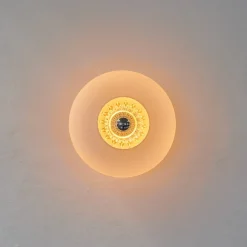 Vegglampe New Wave Optic, opalhvit, øyeeple, støpsel