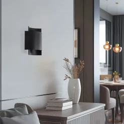 Vegglampe Pako av to stålplater i svart