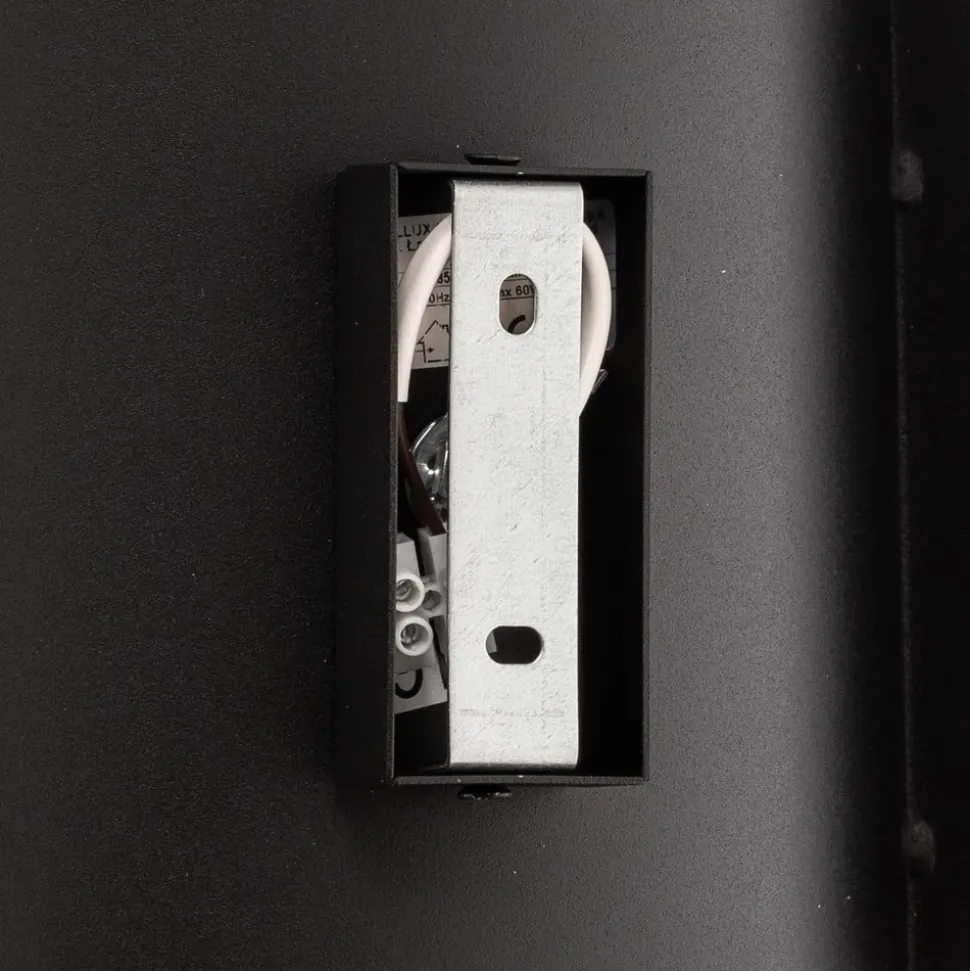 Vegglampe Pako av to stålplater i svart