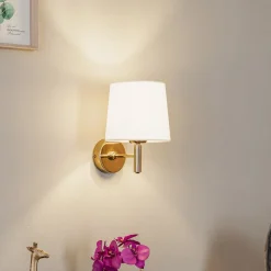 Vegglampe Polo Plus tekstilskjerm, messing/krem